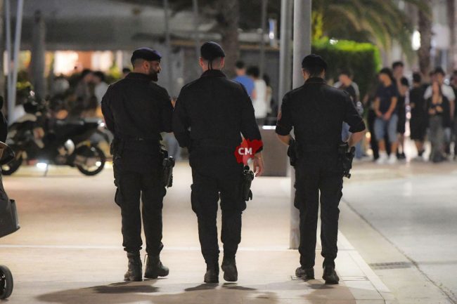 controlli-carabinieri-notte-lungomare-centro-civitanova-FDM-13-650x433