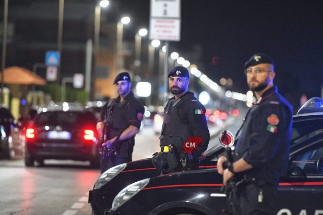 controlli-carabinieri-notte-lungomare-nord-civitanova-FDM-5-650x433