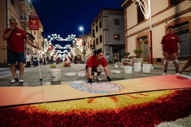 infiorata-castelraimondo-2025-10-650x433