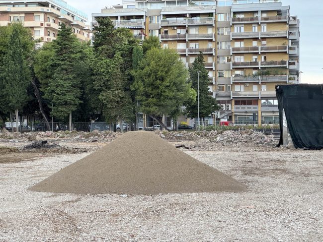 lavori-al-varco-sul-mare-ruspe-civitanova-FDM-10-650x488