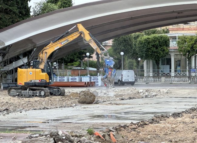 lavori-al-varco-sul-mare-ruspe-civitanova-FDM-3-650x473