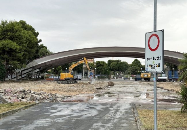 lavori-al-varco-sul-mare-ruspe-civitanova-FDM-6-650x452