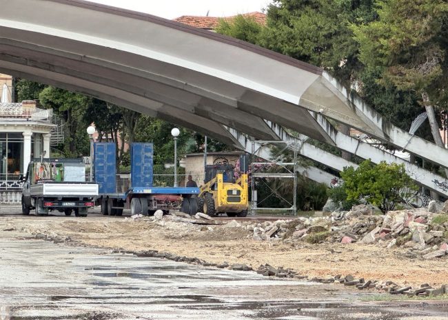 lavori-al-varco-sul-mare-ruspe-civitanova-FDM-7-650x464