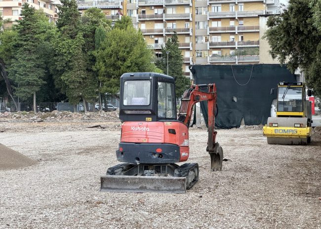 lavori-al-varco-sul-mare-ruspe-civitanova-FDM-9-650x464