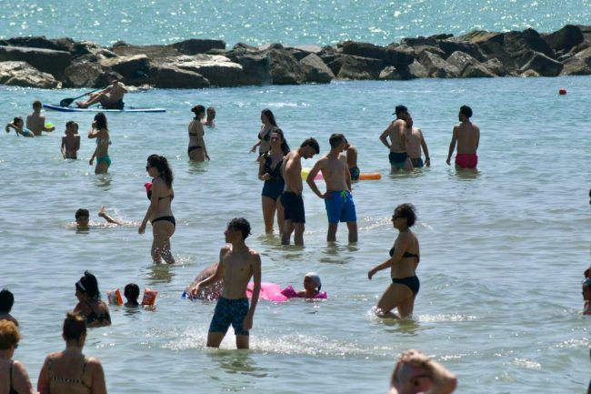 mare-civitanova-spiaggia-spiagge-estate-1-650x433