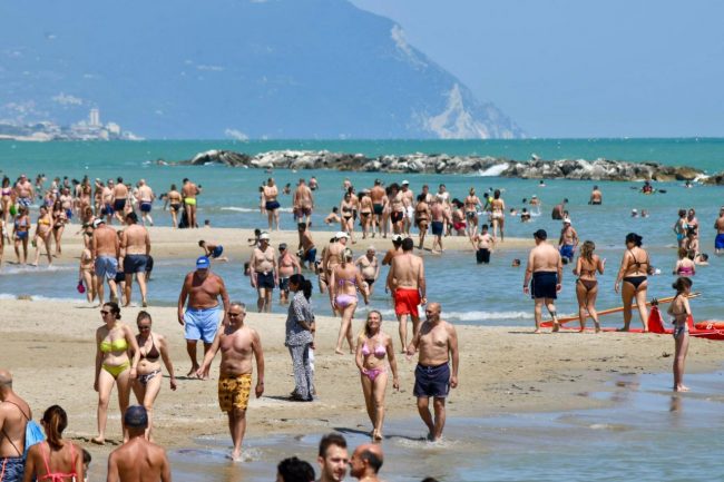 mare-civitanova-spiaggia-spiagge-estate-2-650x433