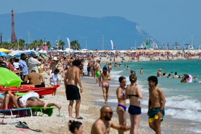 mare-civitanova-spiaggia-spiagge-estate-8-650x434