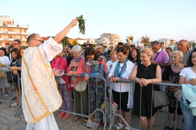 messa-di-san-giovanni-allalba-spiaggialungomare-nord-civitanova-FDM-14-650x433