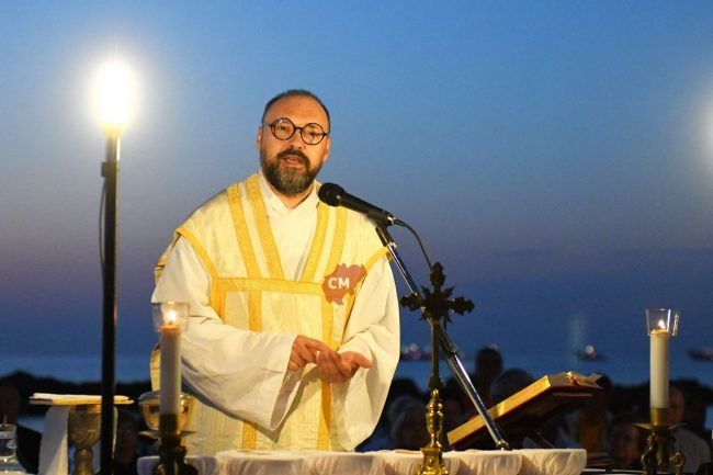 messa-di-san-giovanni-allalba-spiaggialungomare-nord-don-sergio-criscione-civitanova-FDM-3-650x433
