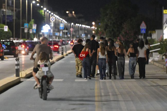 passeggio-sul-lungomare-nord-notte-civitanova-FDM-18-650x433