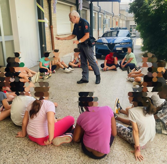 polizia-a-scuola-5-650x638