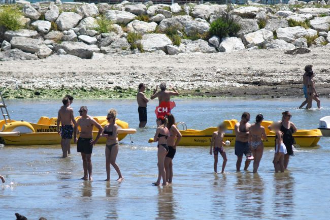 spiaggia-affollata-mare-estate-1-giugno-2025-lungomare-centro-civitanova-FDM-4-650x433
