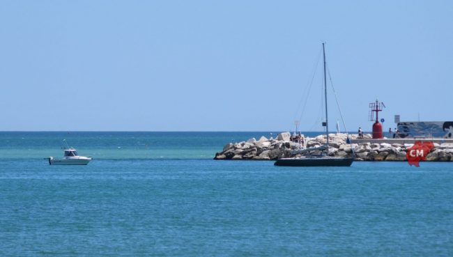 spiaggia-affollata-mare-estate-1-giugno-2025-lungomare-centro-civitanova-FDM-6-650x369