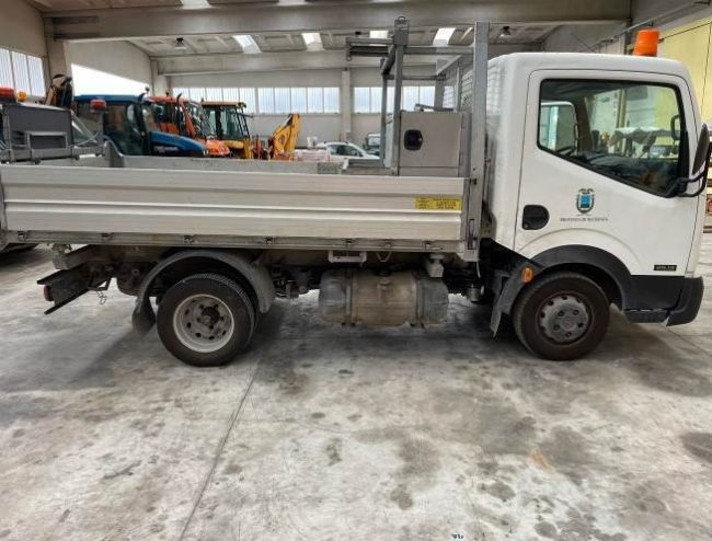 Autocarro-Nissan-