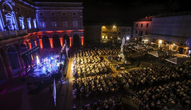 Concerto-Graziani-Piazza-Giacomo-Leopardi-Recanati-1-650x376