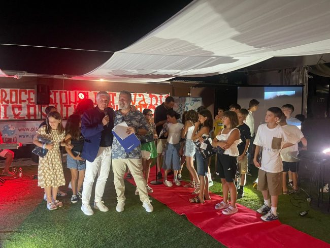 LASSESSORE-CLAUDIO-MORRESI-PREMIA-I-RAGAZZI-DELLA-PROPOGANDA-