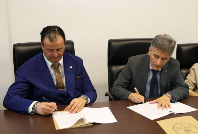 firma-accordo1-650x439