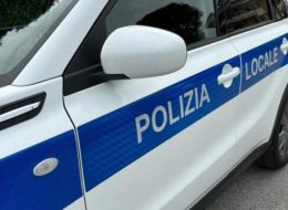 «Multato per aver gettato un mozzicone,  ma non fumo: farò ricorso»