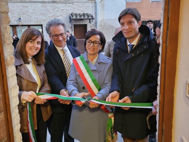 Taglio-del-nastro-e1760952493796-650x488