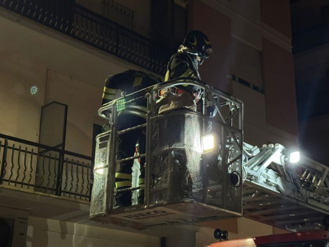 incendio-civitanova-2-650x488
