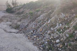 Discarica abusiva al cimitero:  prosciolto l’ex dirigente comunale  «Operato sempre con massima correttezza»