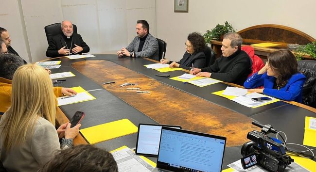 conferenza-vescovo-1-650x355