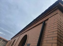 Razzia di rame al cimitero:  «Gesto vile, un’offesa alla comunità»