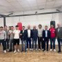 Tiziano Consoli coi guantoni:  l’assessore regionale in visita  al Macerata Boxing Club