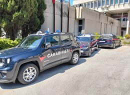 «Siete coinvolti in un’indagine per rapina»  e si fanno consegnare 25mila euro di gioielli:  in due finiscono in manette