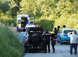 Cadono con la moto da cross:  un ferito portato a Torrette