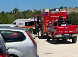 Non risponde agli amici,  uomo trovato morto in casa