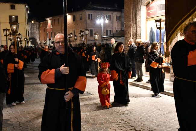 processione-venerdi-santo-matelica-9-650x433