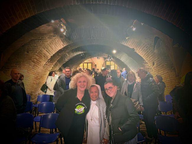 suor-Cecilia-Cardinal-Nazzarena-Barboni-e-Chiara-Ruani