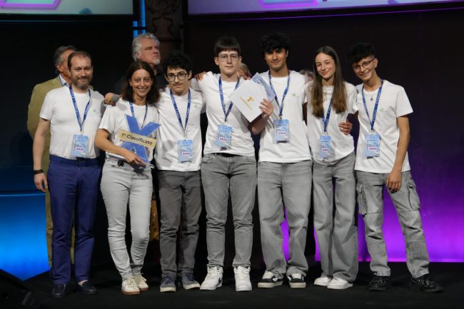 1-POSTO-TEAM-Liceo-Scientifico-Giacomo-Leopardi-di-Recanati-650x433