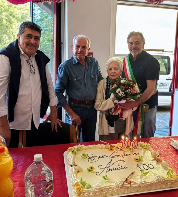Festa-per-i-100-anni-di-Amalia-Cinti-586x650