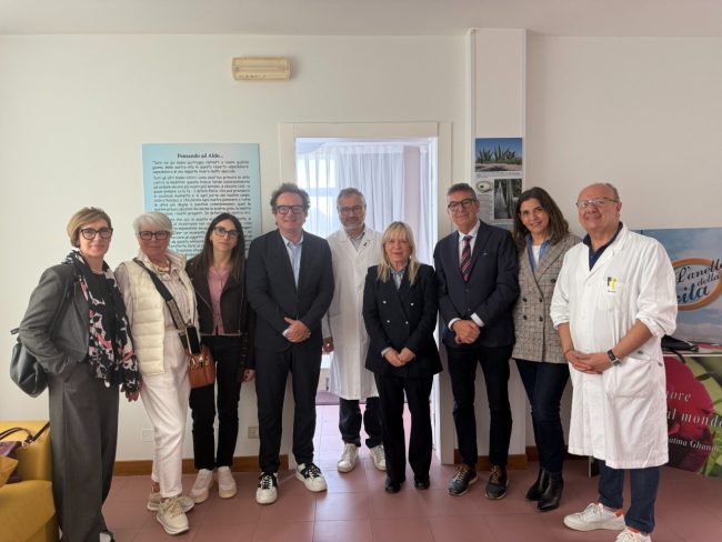 Foto-insieme-donazione-S.-Severino