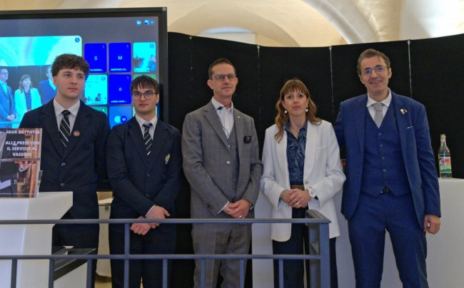 Gli-studenti-dellalberghiero-Varnelli-vincitori-del-contest-Milemente-il-Prof.-Grasselli-e-Maura-Calvigioni