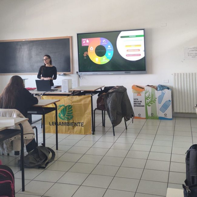 I-laboratori-Legambiente-nelle-scuole