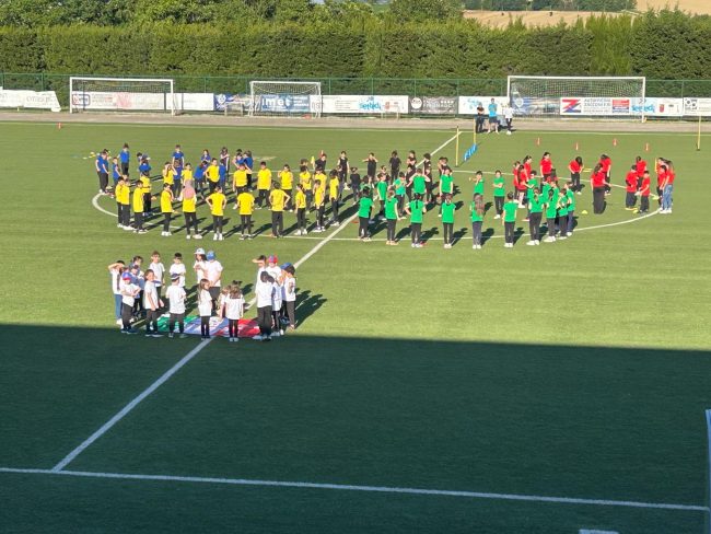 I-ragazzi-della-primaria-e-la-loro-Festa