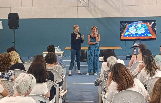 Nicoletta-Costa-e-Daniela-Lucangeli-durante-la-lectio