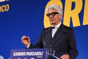 «Tari, decaduti gli sconti alle Vergini»  Parcaroli incontra ai cittadini  Sigona dona un defibrillatore alla città