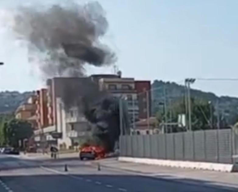 auto-in-fiamme-san-severino