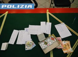 Bisca clandestina in un circolo,  blitz della polizia: 12 denunciati