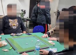 Game over alla bisca clandestina (Video)  Denunciati in 13: giocatori e promotori,  sotto sequestro locale e 6.500 euro