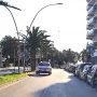 Contromano, ma non alla rotatoria:  scontro sfiorato (Video)
