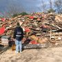 Una discarica abusiva con relitti navali  e pure un’anfora antica:  denunciate due persone