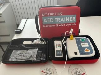 donazione-defibrillatori-didattici-al-118-Macerata-325x242