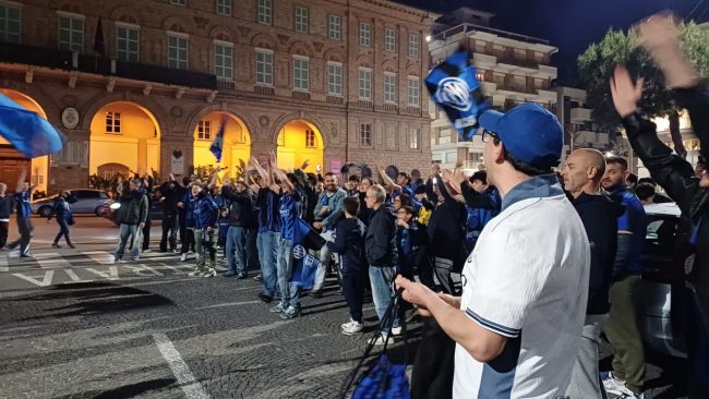 festeggiamenti vittoria scudetto inter - piazza xx settembre civitanova (2)