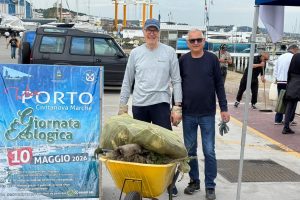 Porto ripulito dai volontari:  raccolti tre metri cubi di rifiuti