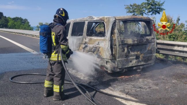 incendio-auto-van